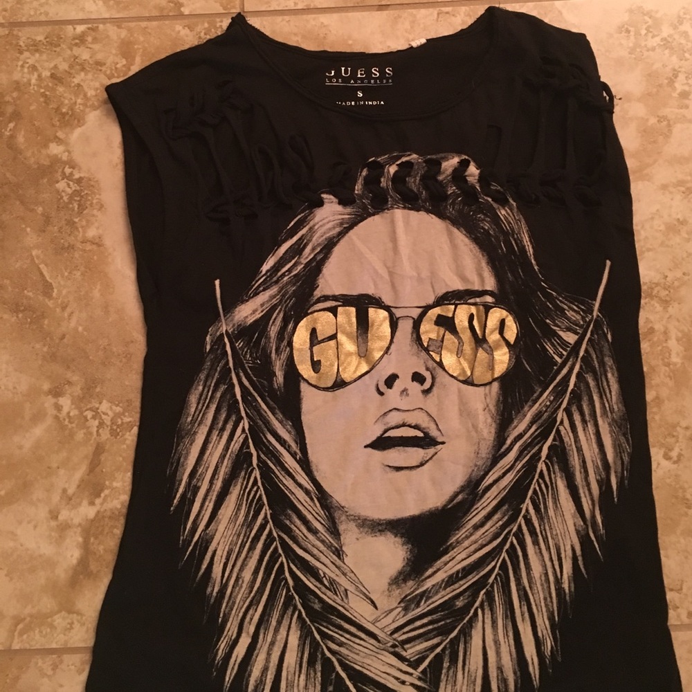 Women's guess T-shirt